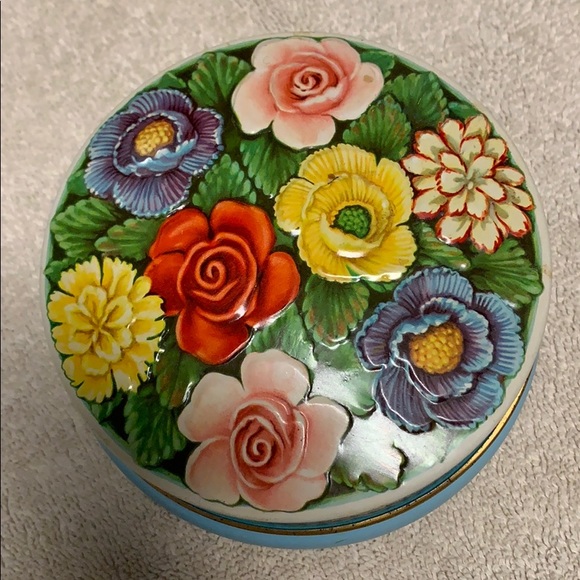 Riley’s Toffee Tin - Picture 2 of 4